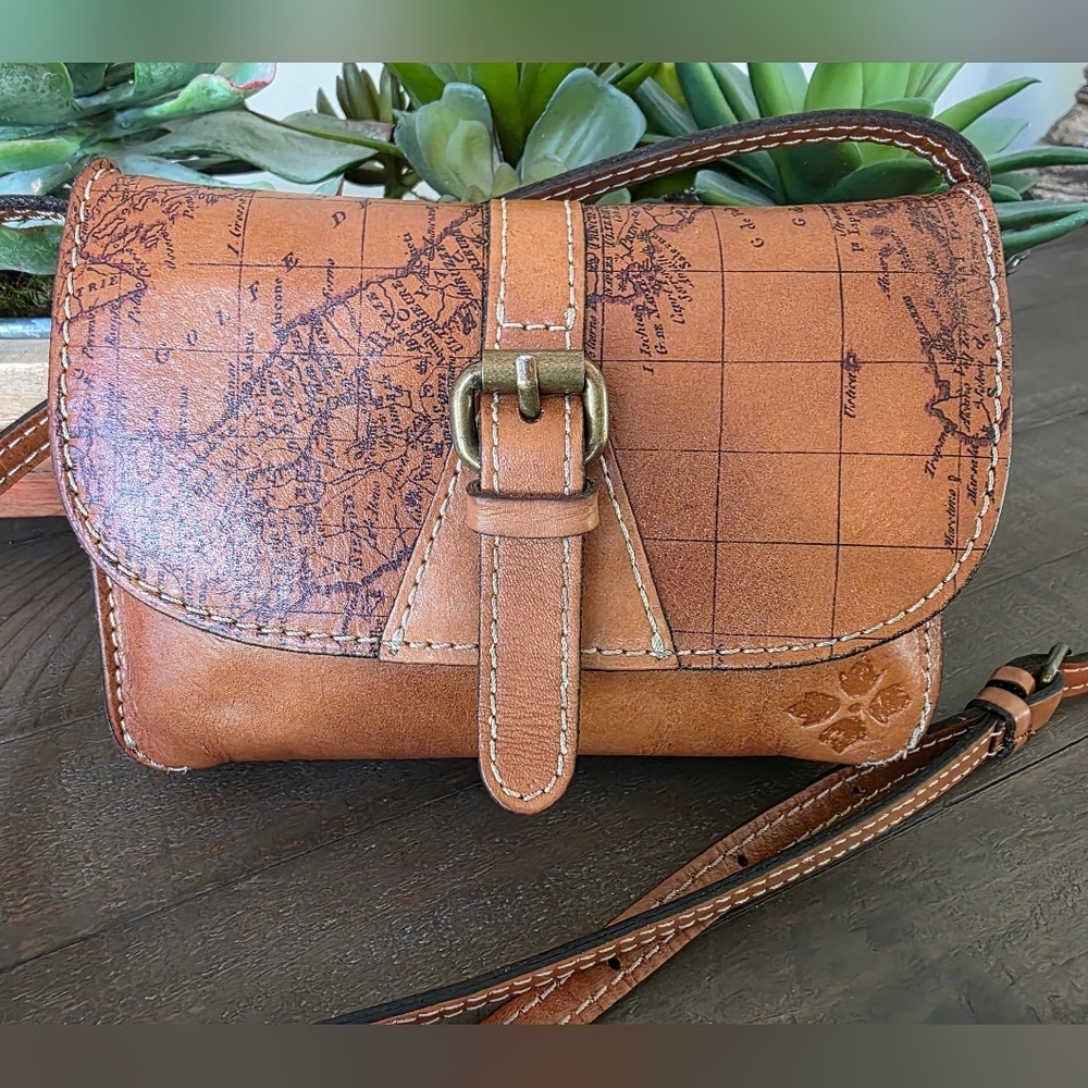 Patricia Nash Torrie Crossbody In Signature Map Print - Picture 2 of 9